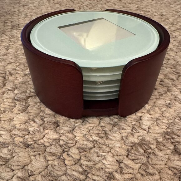 Set of 4 beautiful and contemporary frosted glass coasters with mahogany holder - Picture 3 of 5